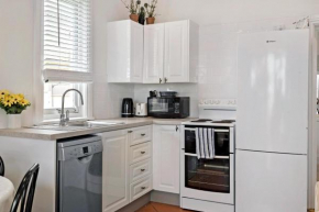 Direct Beachfront Paradise Retreat - The Coachhouse, Narrabeen